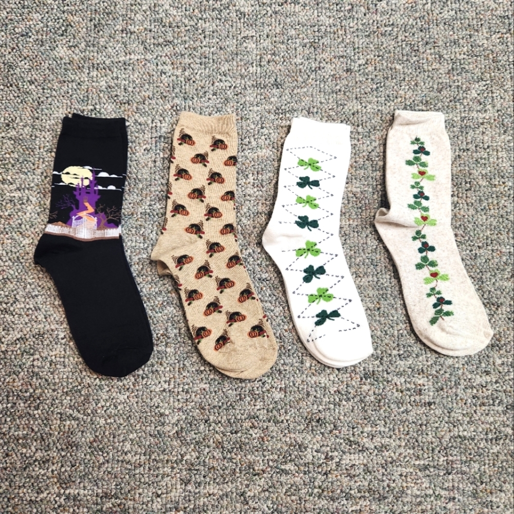 Bloomingdale's Set of 4 Ladies Holiday Crew Socks